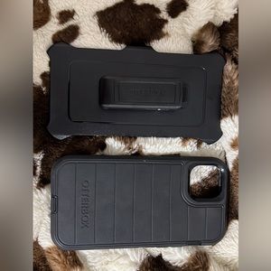 iPhone 13 Pro maxx cases all for$12. And an otter box for 14 plus$10(shipping$3)